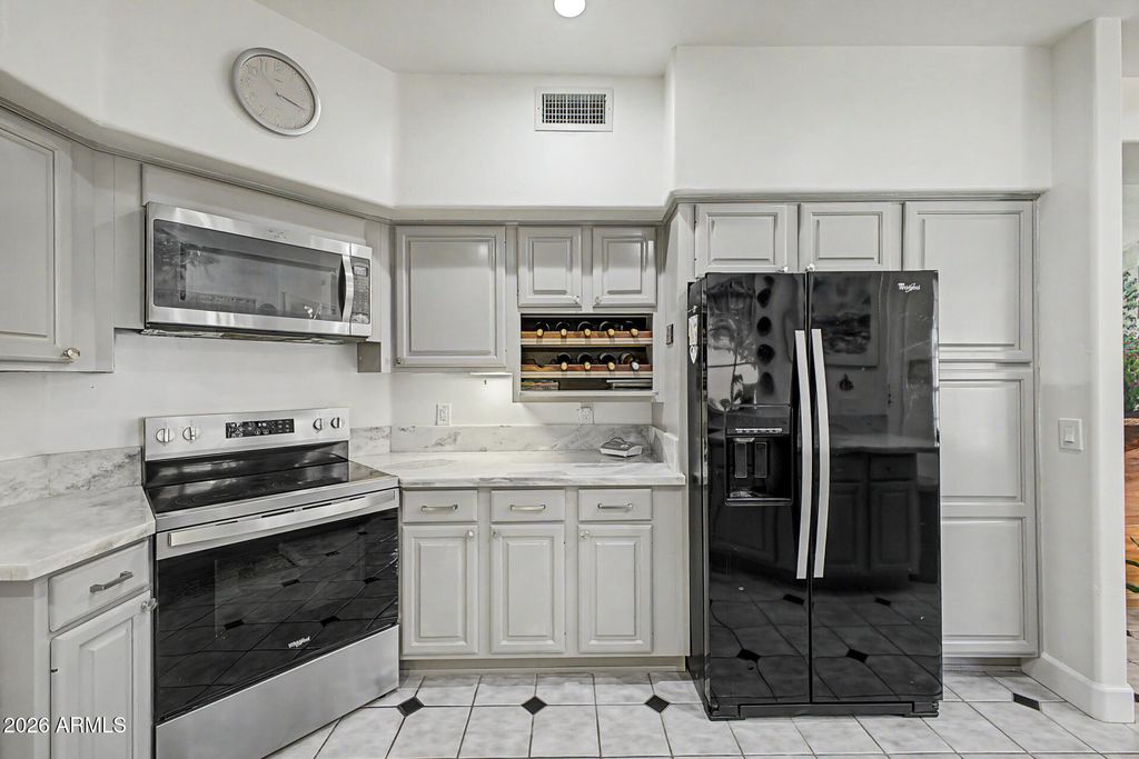 Image 20 of property listing at 1700 E LAKESIDE Drive 63, Gilbert, AZ 85234