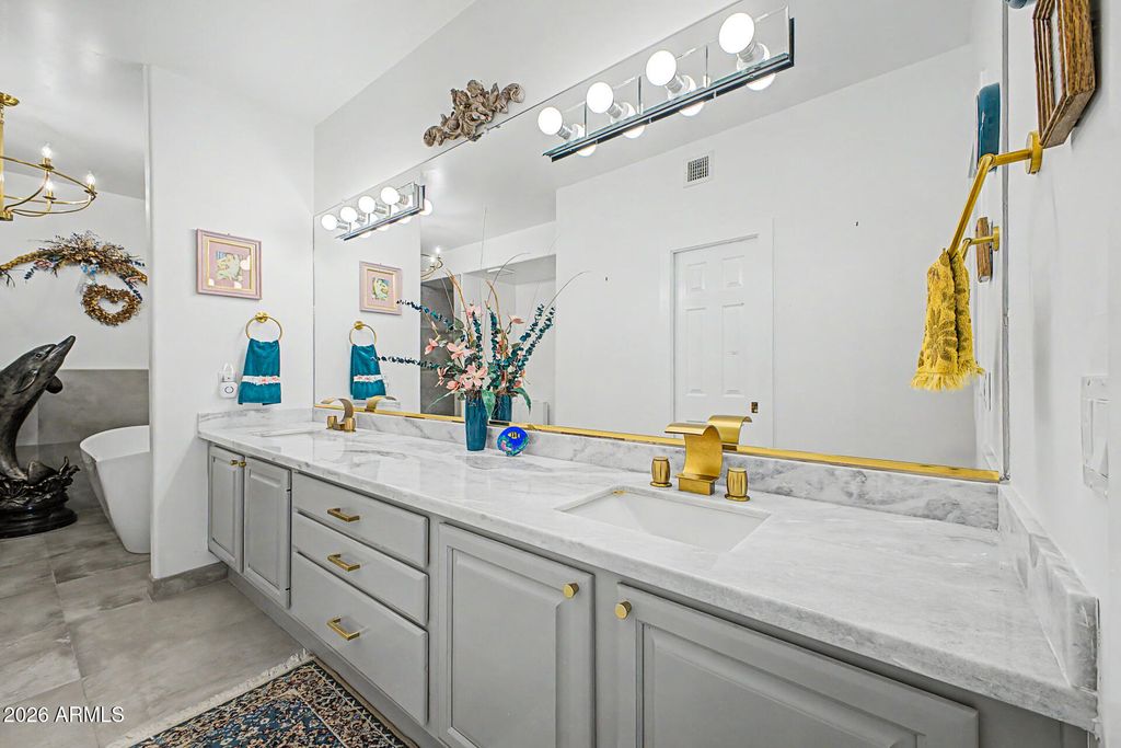 Image 25 of property listing at 1700 E LAKESIDE Drive 63, Gilbert, AZ 85234