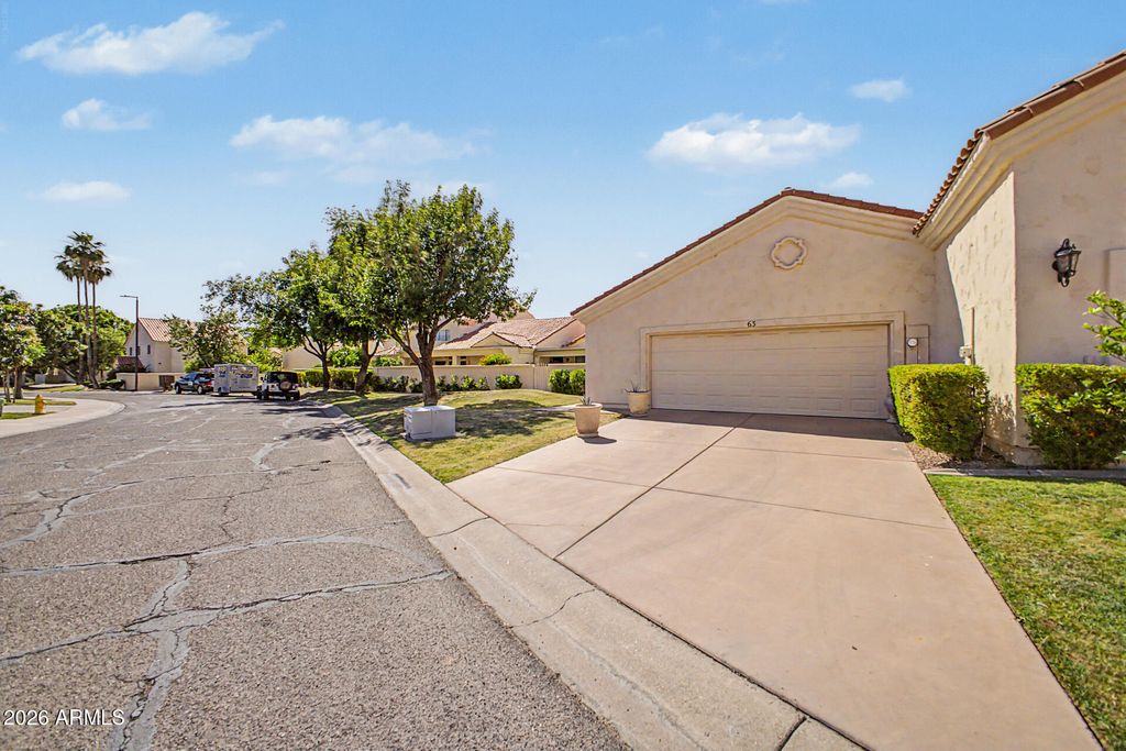 Image 4 of property listing at 1700 E LAKESIDE Drive 63, Gilbert, AZ 85234