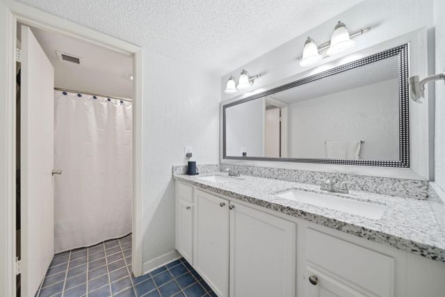 11517 Village Place Drive 152, Houston, TX 77077