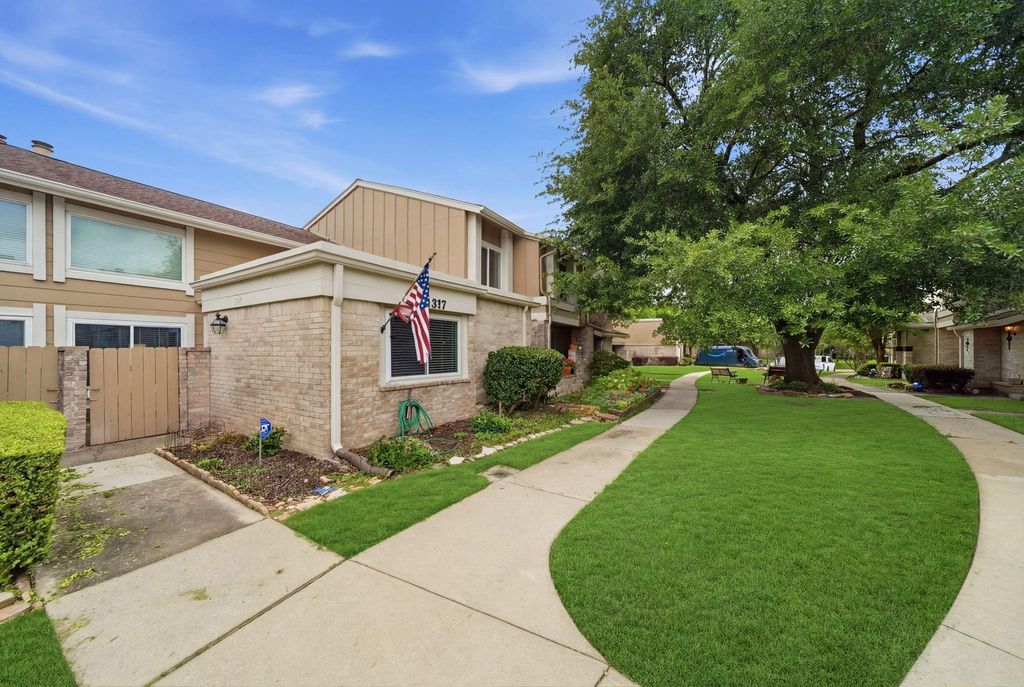 11517 Village Place Drive 152, Houston, TX 77077