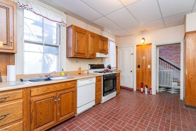 28 Melville Ave, Boston, MA 02124