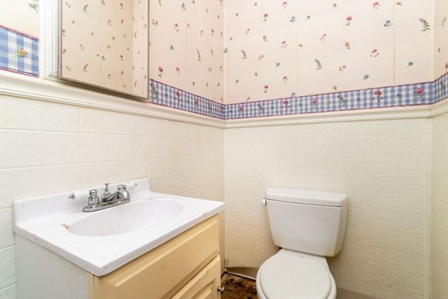 28 Melville Ave, Boston, MA 02124