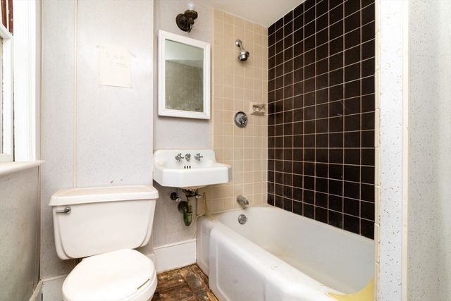 28 Melville Ave, Boston, MA 02124