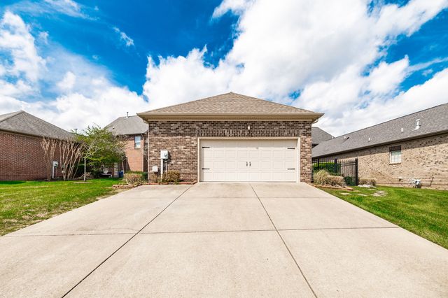 1098 Paddock Park Cir, Gallatin, TN 37066