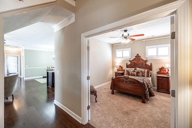 1098 Paddock Park Cir, Gallatin, TN 37066