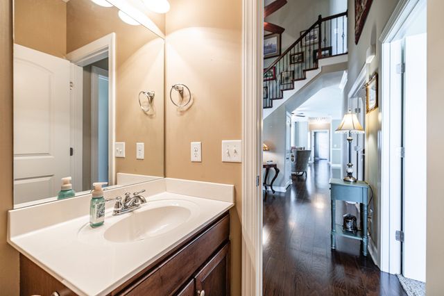 1098 Paddock Park Cir, Gallatin, TN 37066