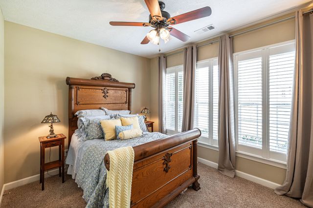 1098 Paddock Park Cir, Gallatin, TN 37066