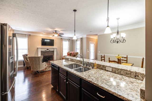 1098 Paddock Park Cir, Gallatin, TN 37066