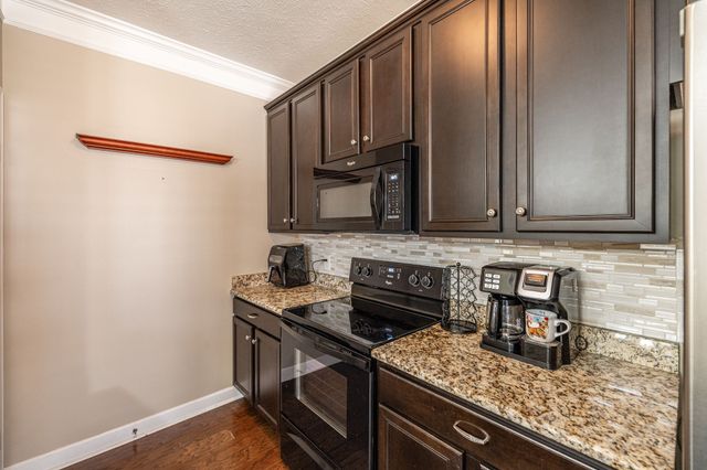 1098 Paddock Park Cir, Gallatin, TN 37066