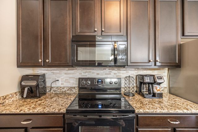 1098 Paddock Park Cir, Gallatin, TN 37066