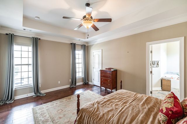 1098 Paddock Park Cir, Gallatin, TN 37066