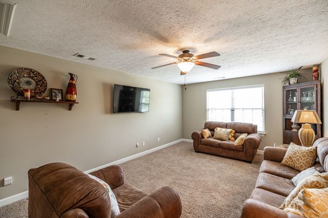 1098 Paddock Park Cir, Gallatin, TN 37066