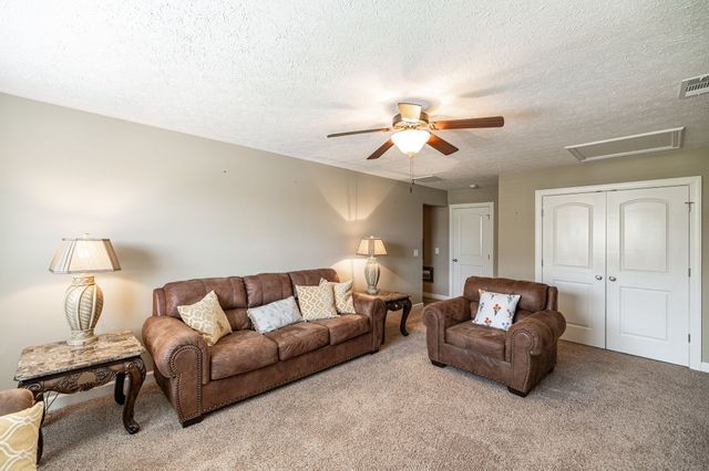 1098 Paddock Park Cir, Gallatin, TN 37066