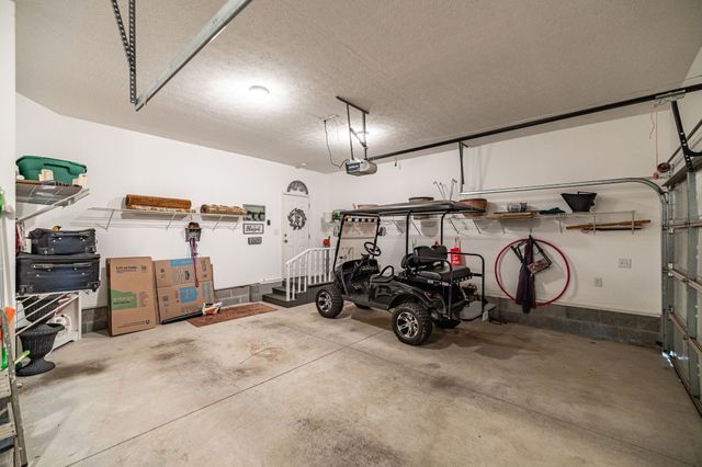 1098 Paddock Park Cir, Gallatin, TN 37066