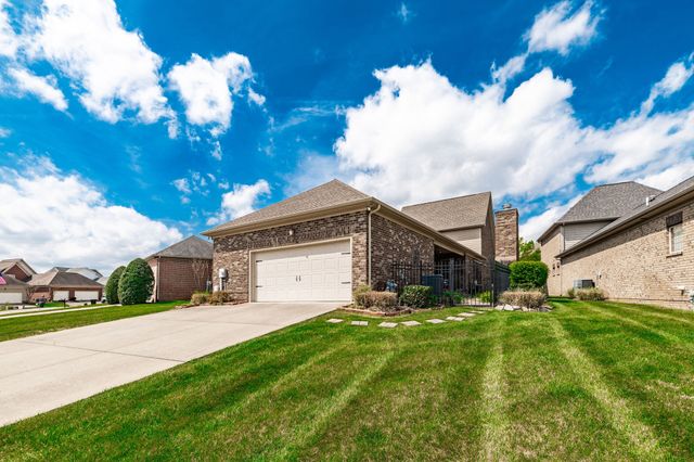 1098 Paddock Park Cir, Gallatin, TN 37066