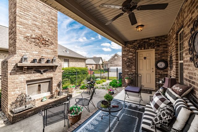 1098 Paddock Park Cir, Gallatin, TN 37066