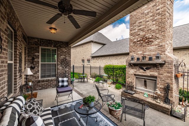 1098 Paddock Park Cir, Gallatin, TN 37066