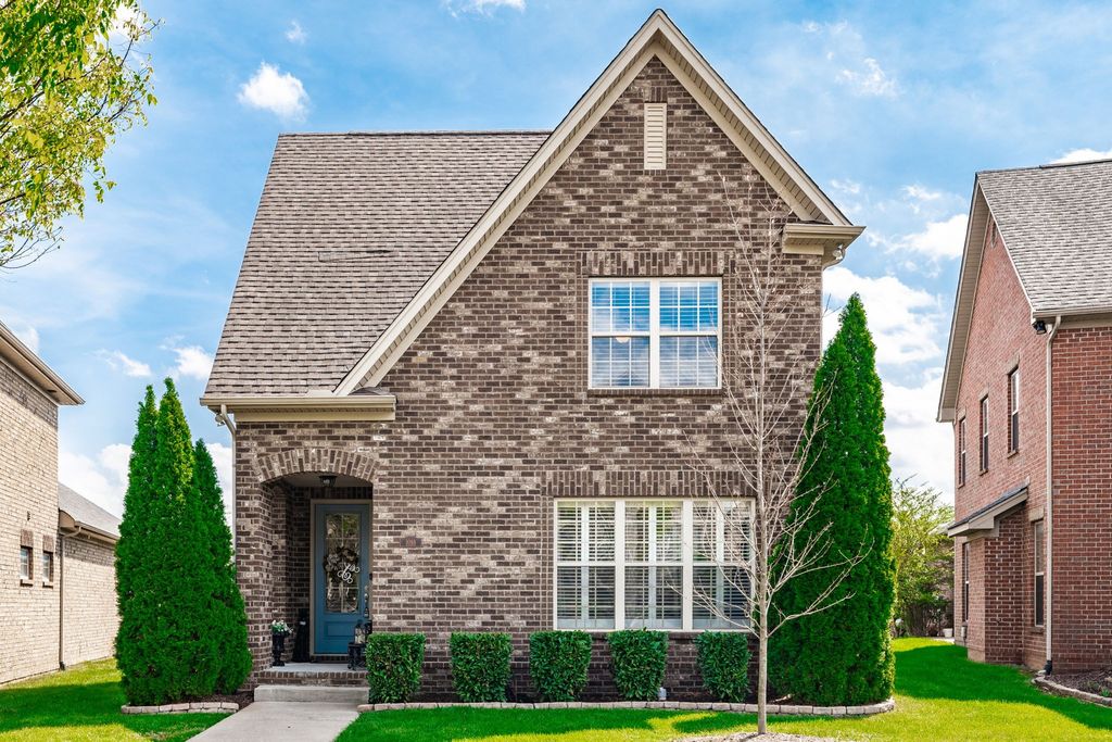 1098 Paddock Park Cir, Gallatin, TN 37066