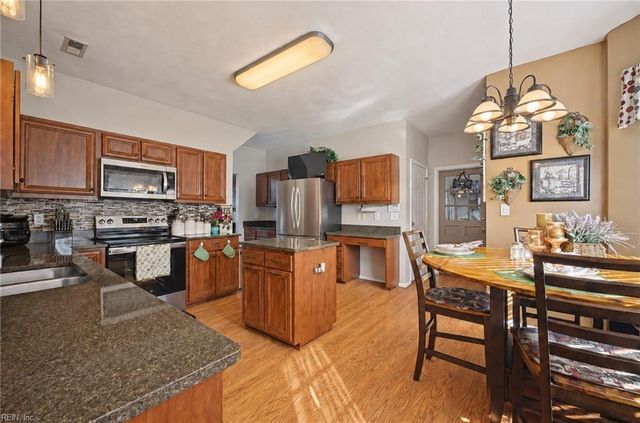6406 Aberdeen PL, Suffolk, VA 23435