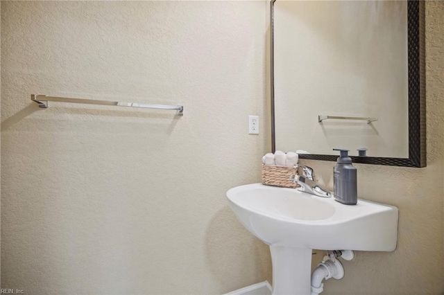 1732 Mount Airy CT, Virginia Beach, VA 23456
