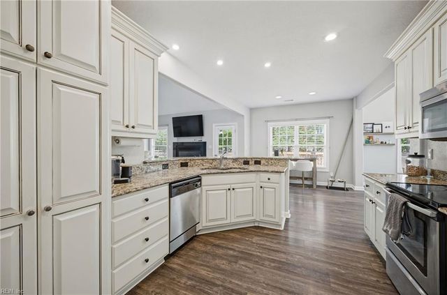 1732 Mount Airy CT, Virginia Beach, VA 23456