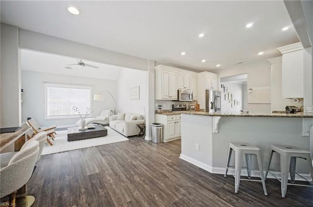 1732 Mount Airy CT, Virginia Beach, VA 23456