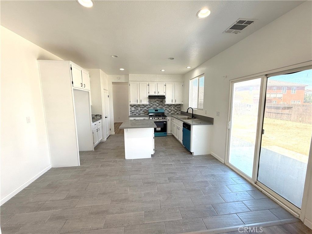 Image 11 of property listing at 14541 Swallow Court, Victorville, CA 92394