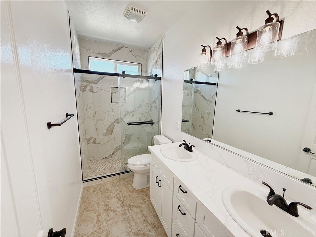 Image 16 of property listing at 14541 Swallow Court, Victorville, CA 92394