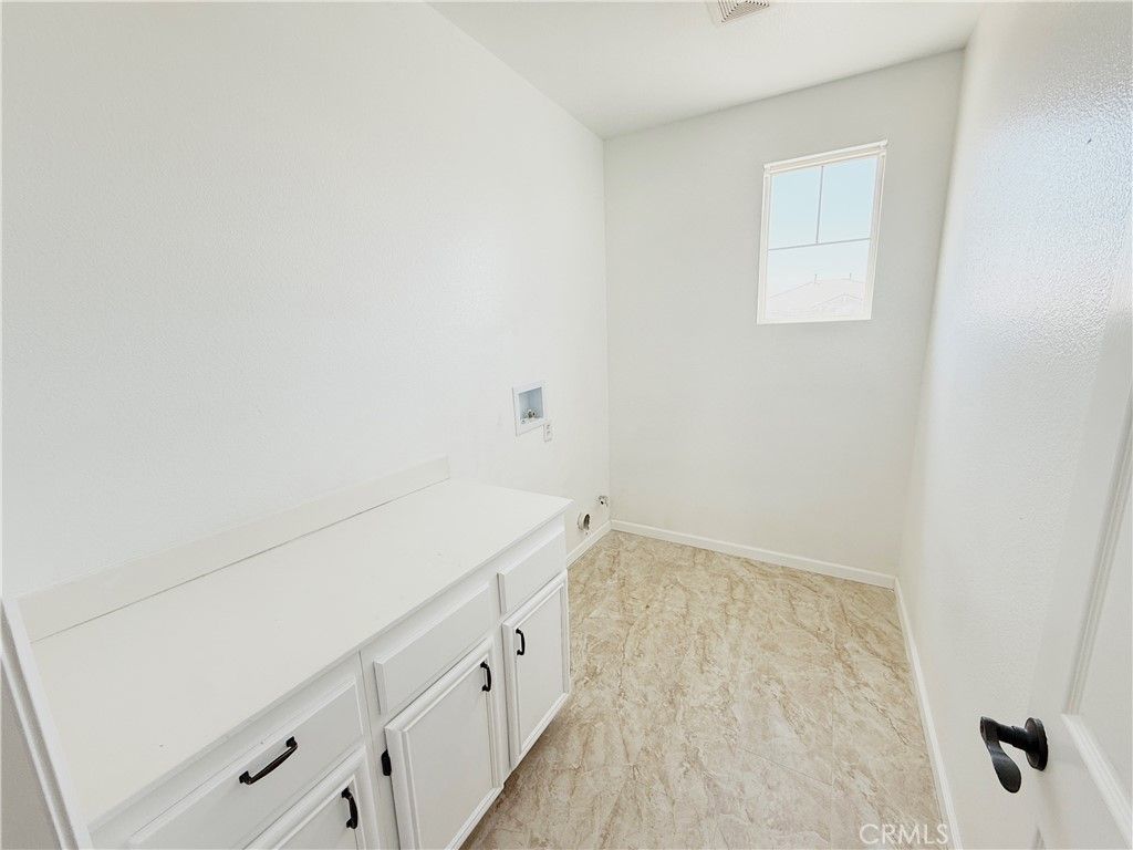Image 22 of property listing at 14541 Swallow Court, Victorville, CA 92394