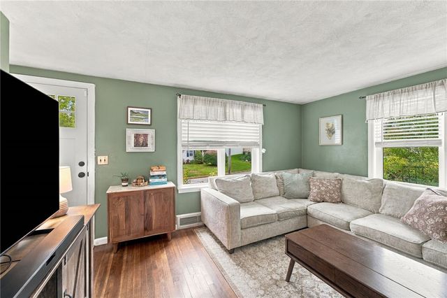 87 Potowomut Road, Warwick, RI 02818