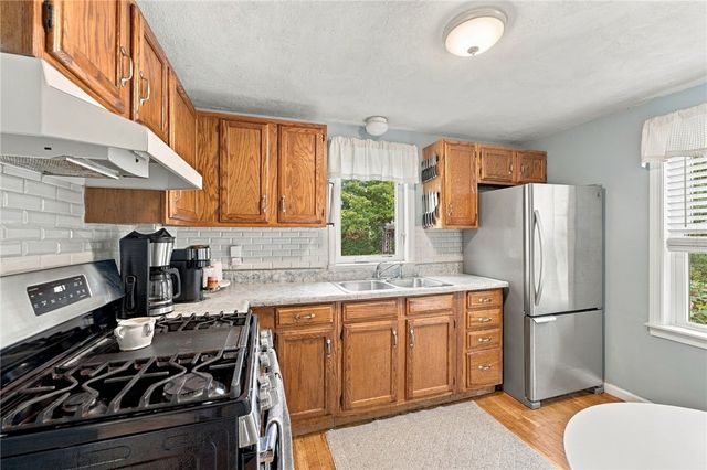 87 Potowomut Road, Warwick, RI 02818