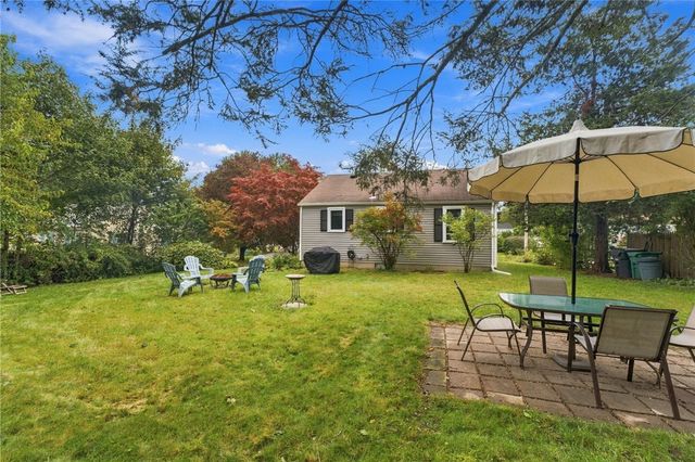 87 Potowomut Road, Warwick, RI 02818
