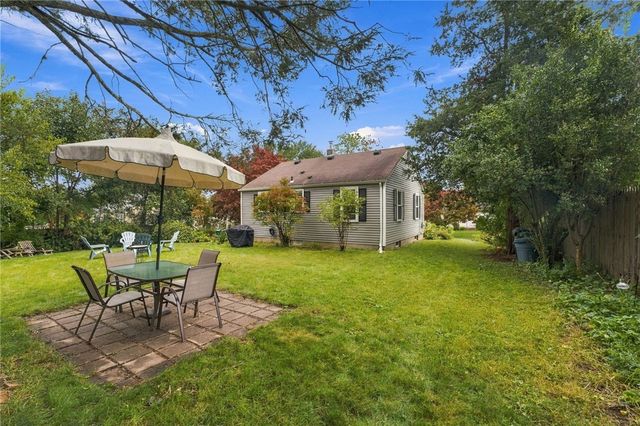 87 Potowomut Road, Warwick, RI 02818