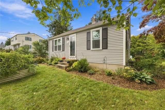 87 Potowomut Road, Warwick, RI 02818