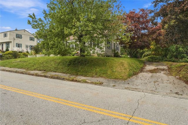 87 Potowomut Road, Warwick, RI 02818