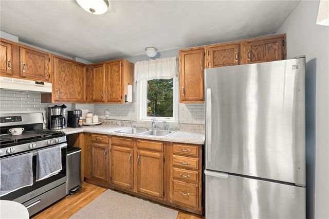 87 Potowomut Road, Warwick, RI 02818