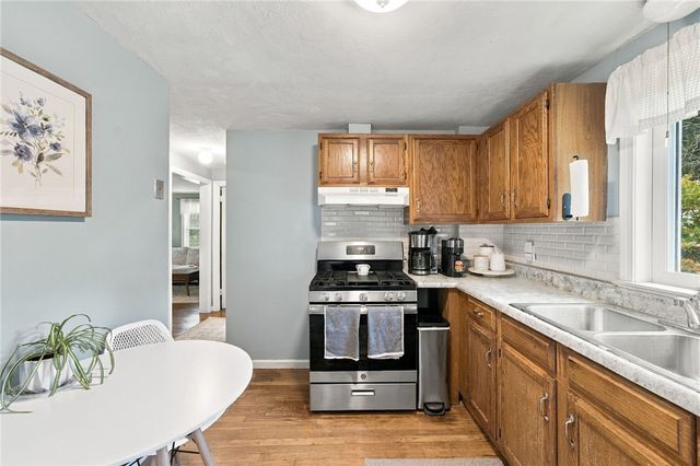 87 Potowomut Road, Warwick, RI 02818