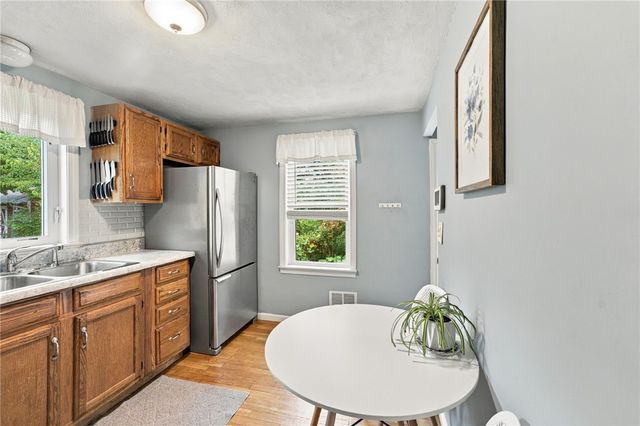 87 Potowomut Road, Warwick, RI 02818