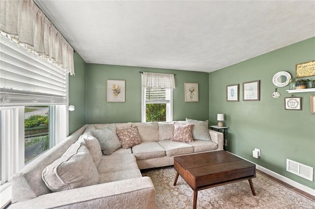87 Potowomut Road, Warwick, RI 02818