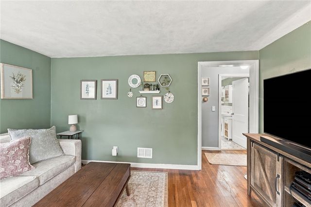 87 Potowomut Road, Warwick, RI 02818