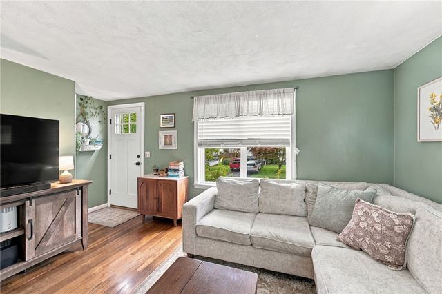 87 Potowomut Road, Warwick, RI 02818