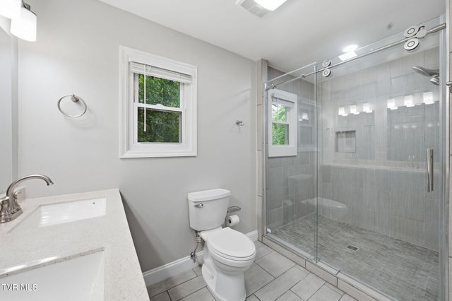 440 Lakeshore Road, Bluff City, TN 37618