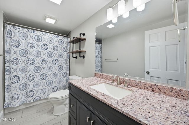 440 Lakeshore Road, Bluff City, TN 37618