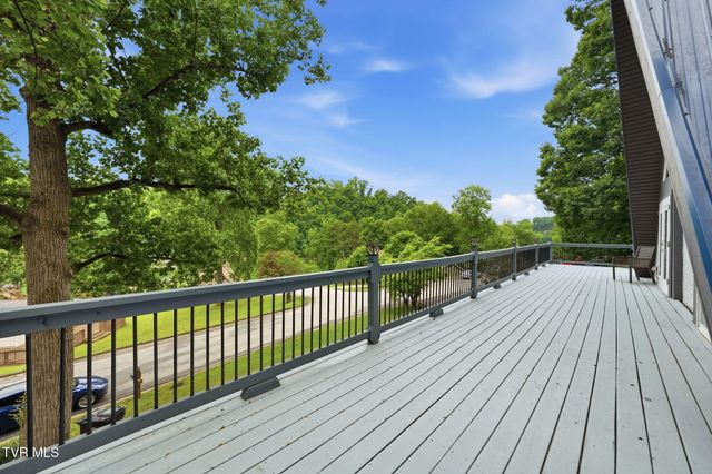 440 Lakeshore Road, Bluff City, TN 37618