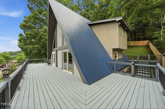 440 Lakeshore Road, Bluff City, TN 37618
