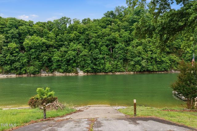 440 Lakeshore Road, Bluff City, TN 37618