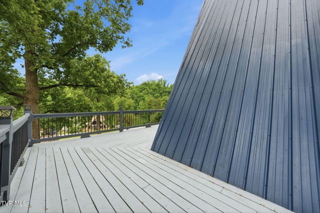 440 Lakeshore Road, Bluff City, TN 37618