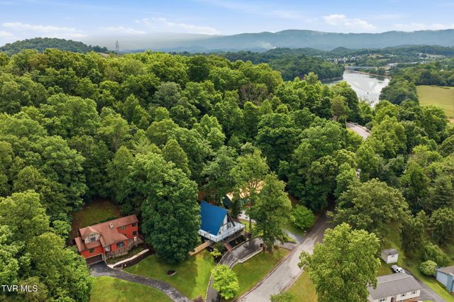 440 Lakeshore Road, Bluff City, TN 37618