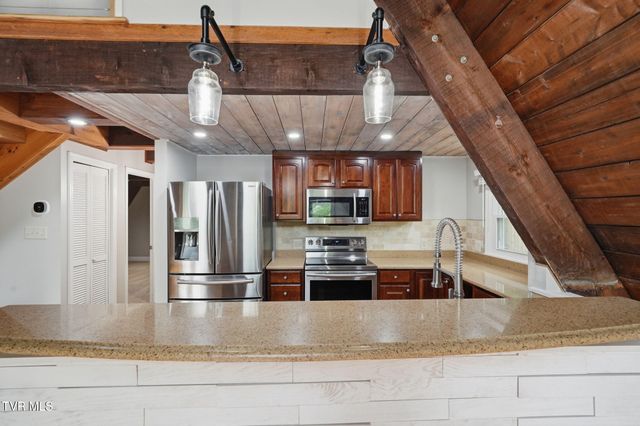 440 Lakeshore Road, Bluff City, TN 37618